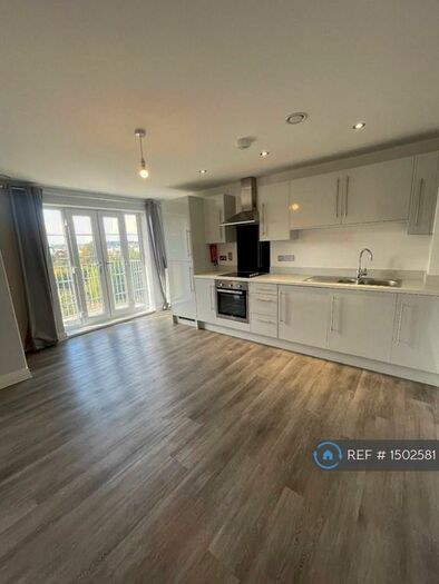 2 Bedroom Flat To Rent In Sycamore Court, Luton, LU2