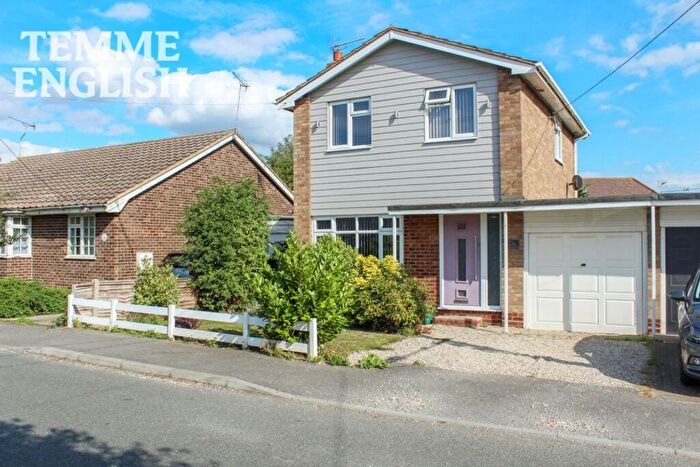 2 Bedroom Link Detached House For Sale In Lottem Road, Canvey Island, SS8