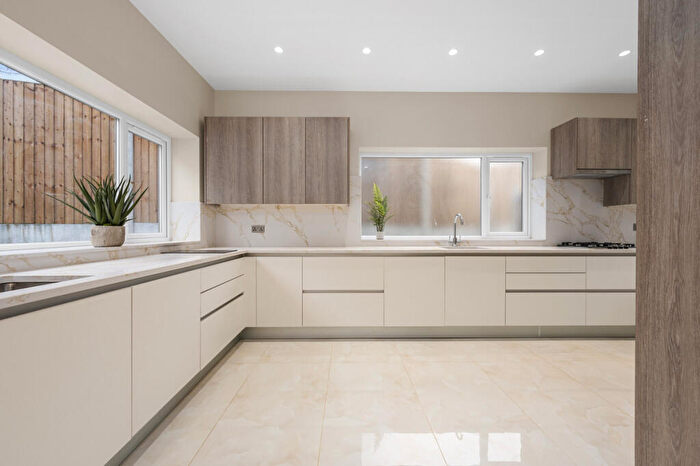 5 Bedroom Semi-Detached House For Sale In Priory Grove, Salford, M7