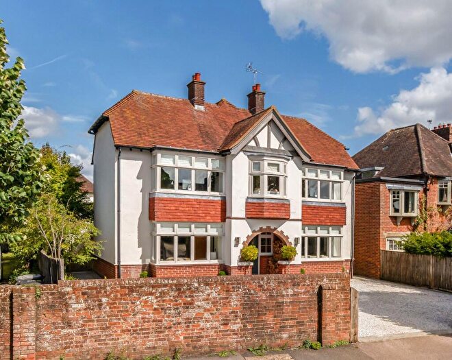5 Bedroom Detached House For Sale In The Avenue, Petersfield, Hampshire, GU31