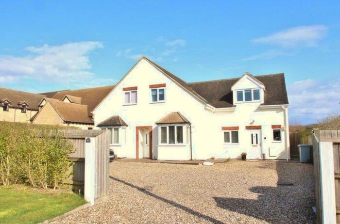 2 Bedroom Apartment To Rent In Common Road, North Leigh, OX29