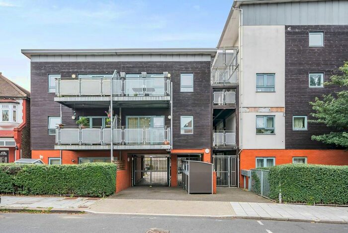 1 Bedroom Flat To Rent In Heathdene Road, Streatham Common, London, SW16