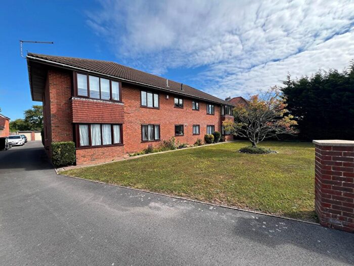 2 Bedroom Flat To Rent In Osborne Road, New Milton, Hampshire., BH25