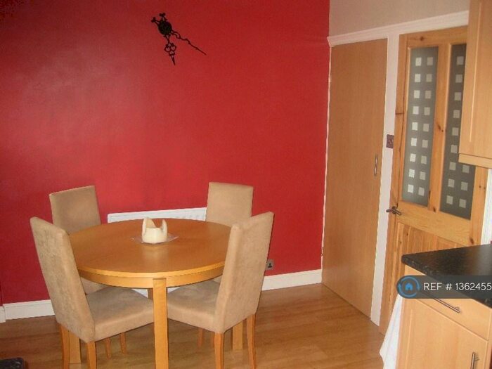 3 Bedroom Terraced House To Rent In Grand Cross Road, Huddersfield, HD5