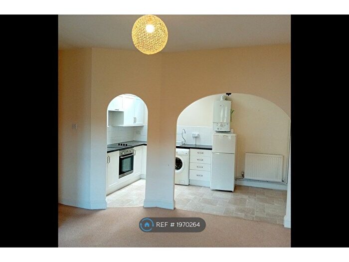 2 Bedroom Flat To Rent In Royael Mews, Cheltenham, GL50