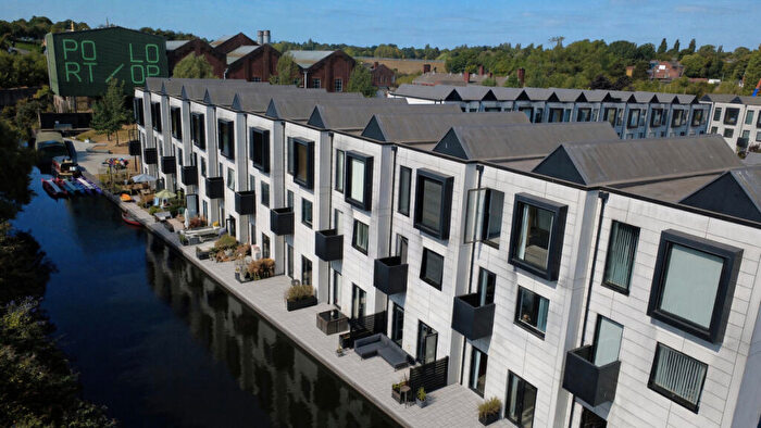 4 Bedroom Town House For Sale In Canal-Side Townhouse | South Loop Park, B16