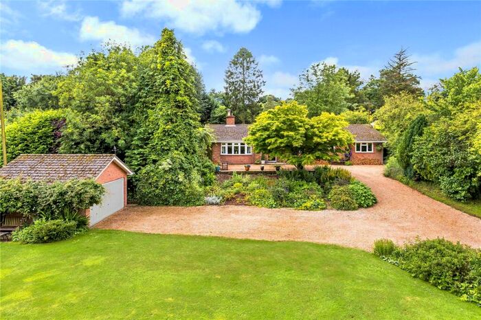 4 Bedroom Bungalow For Sale In Grosvenor Road, Medstead, Hampshire, GU34