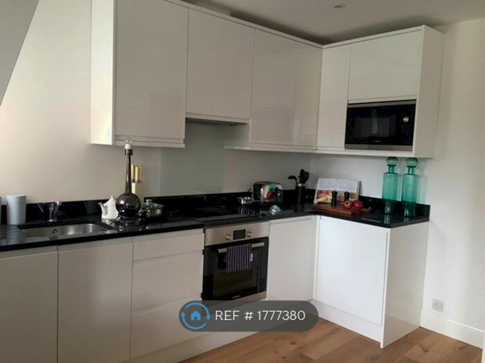3 Bedroom Flat To Rent In Wandsworth Road, London, SW8