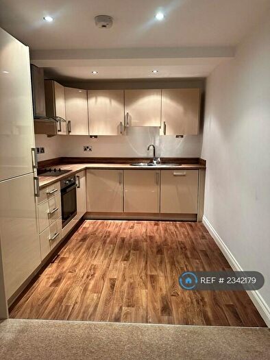 2 Bedroom Flat To Rent In Commercial Road, Skelmanthorpe, Huddersfield, HD8
