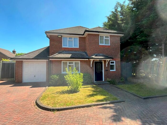 3 Bedroom Detached House To Rent In Dumville Drive, Godstone, RH9