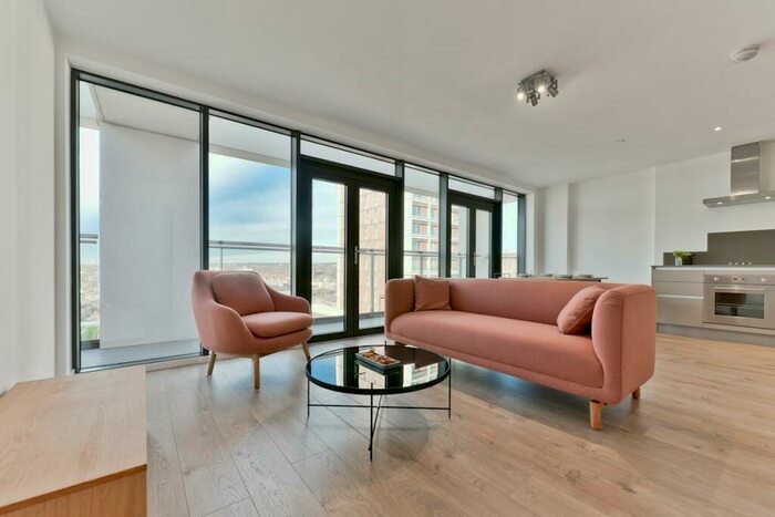 3 Bedroom Apartment To Rent In Beechwood Road, Dalston, E8