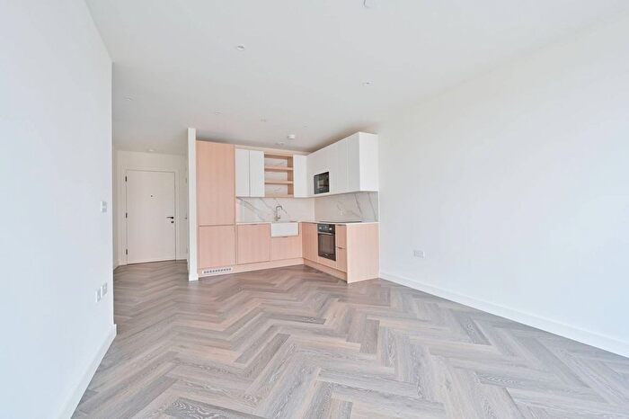 1 Bedroom Flat To Rent In Bower House, Hendon, London, NW9