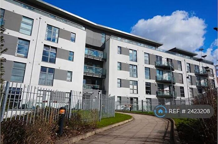3 Bedroom Flat To Rent In Richmond Hill, Salford, M3