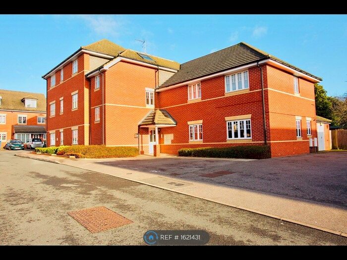 2 Bedroom Flat To Rent In Amber Gardens, Farnborough, GU14