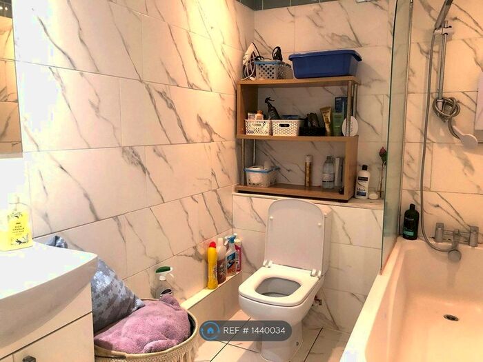 2 Bedroom Maisonette To Rent In Deptford High Street, London, SE8