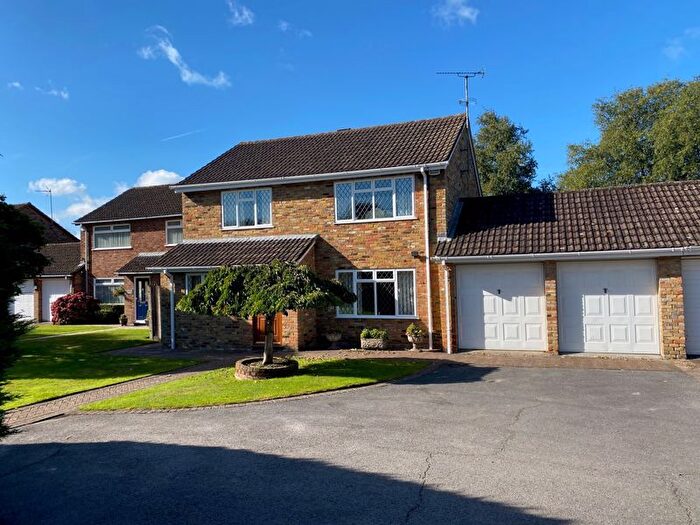 4 Bedroom Detached House For Sale In Nairdwood Lane, Prestwood, HP16