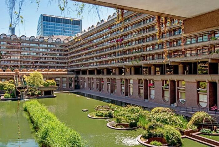 1 Bedroom Flat To Rent In Andrewes House, Barbican, London, EC2Y