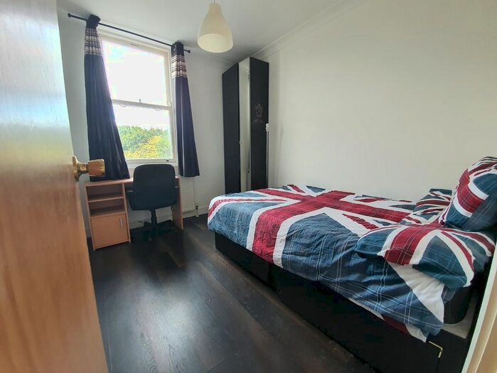 2 Bedroom Flat To Rent In Alexandria Road, London, W13