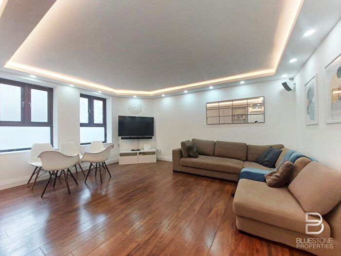 3 Bedroom Flat To Rent In New Park Road, London, SW2