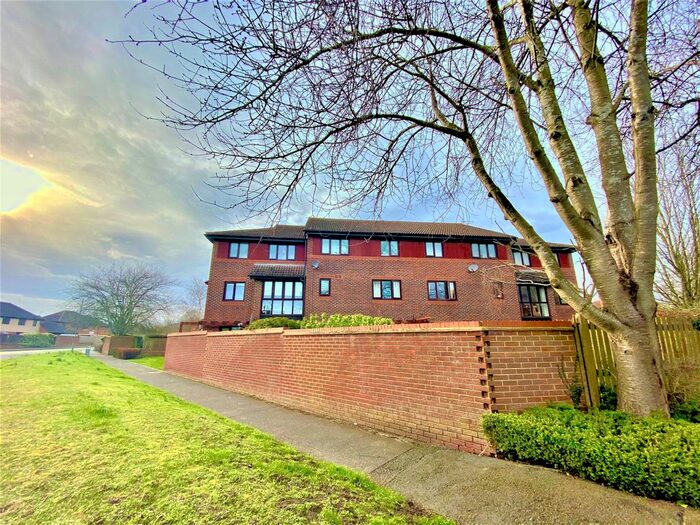 2 Bedroom Flat To Rent In Balliol Drive, Didcot, OX11