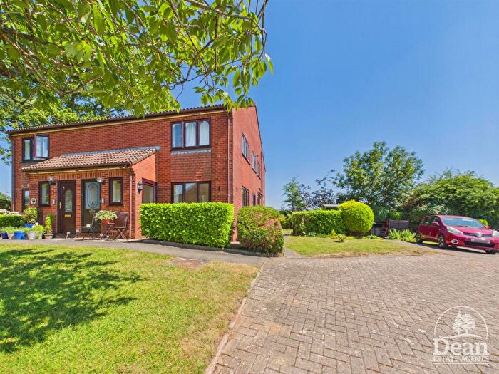 1 Bedroom Flat For Sale In Oak Meadow, Lydney, GL15