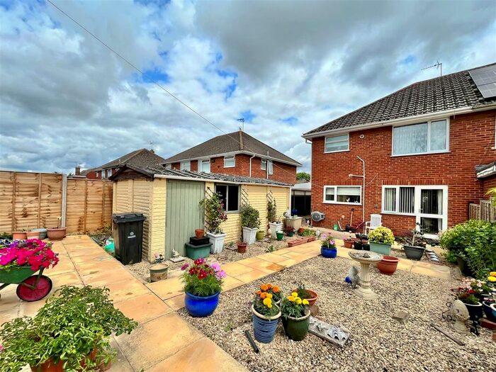 3 Bedroom Semi Detached House For Sale In Chatsworth Avenue, Tuffley