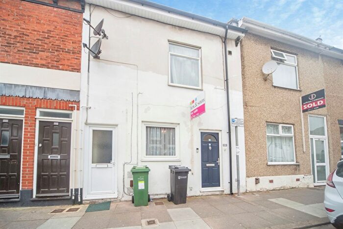 2 Bedroom Flat For Sale In Twyford Avenue, Portsmouth, PO2
