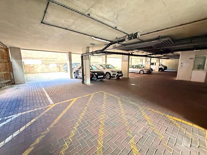1 Bedroom Apartment For Sale In Town Centre, High Wycombe, HP13
