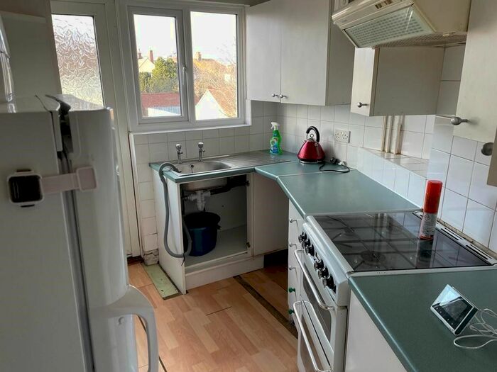2 Bedroom Flat To Rent In Cotswold Road, Westcliff-On-Sea, SS0