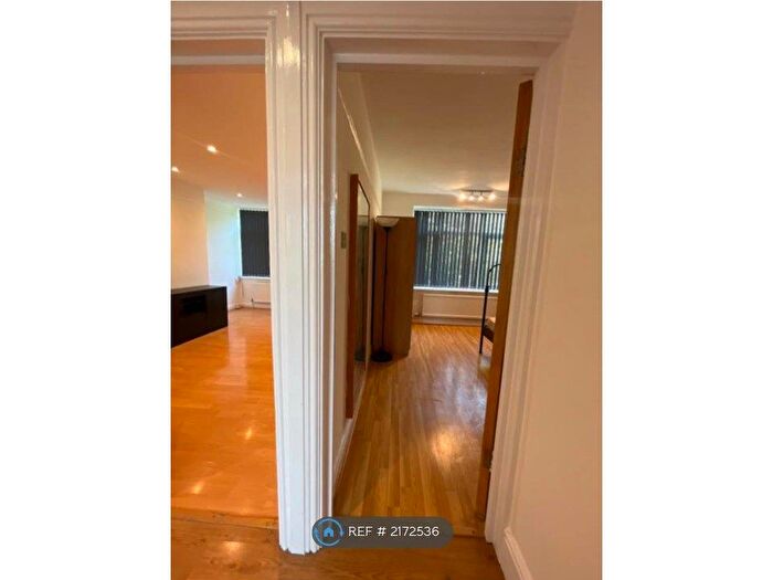 2 Bedroom Flat To Rent In North Gates, London, N12