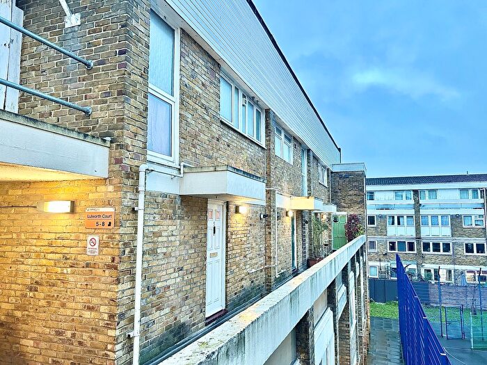 2 Bedroom Flat To Rent In St. Peter's Way, London, N1