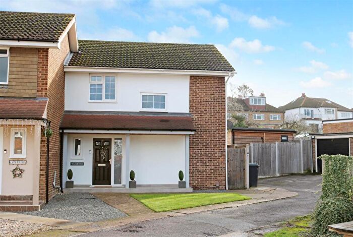 3 Bedroom Semi-Detached House For Sale In Oswald Close, Fetcham, KT22