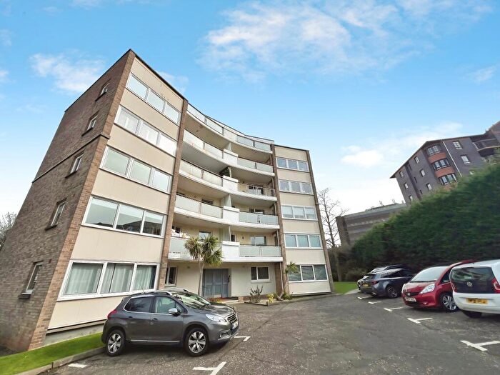 2 Bedroom Flat To Rent In Orchard Brae Gardens, Edinburgh, EH4