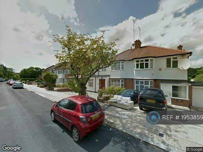 Studio To Rent In Hurstwood Road, London, NW11