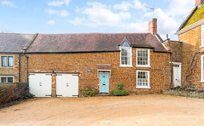 3 Bedroom Detached House For Sale In Oxford Road, Adderbury, OX17