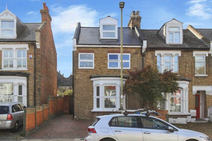 5 Bedroom Semi-Detached House To Rent In Parkhurst Road, Friern Barnet, London, N11