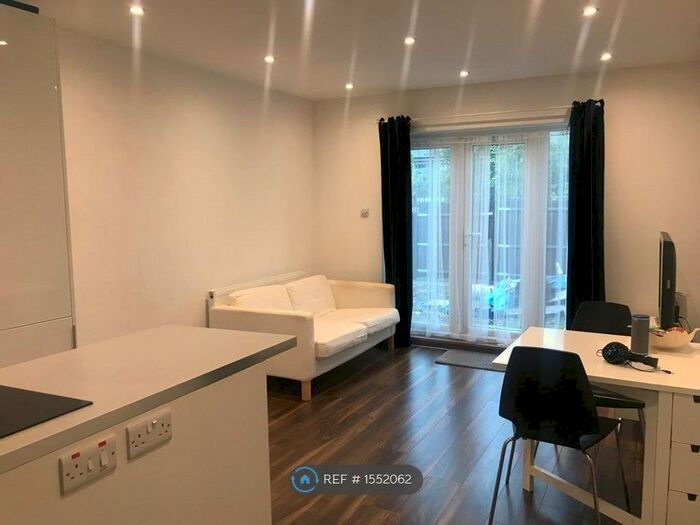 2 Bedroom Maisonette To Rent In Alder Road, London, SW14