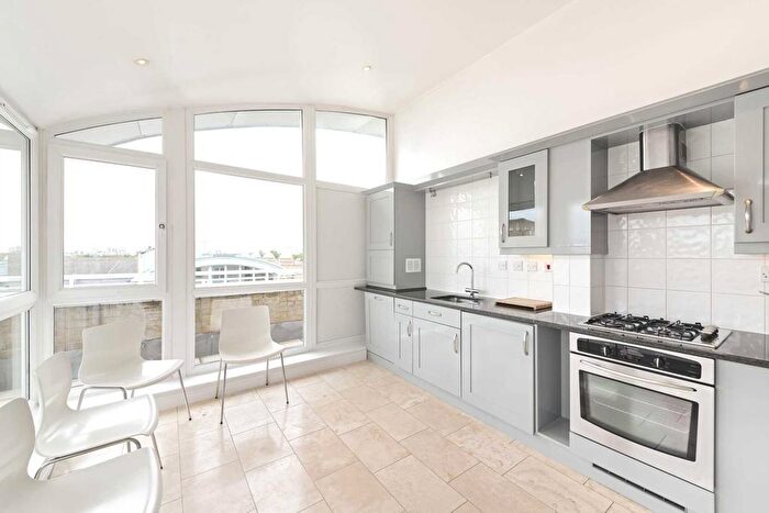 2 Bedroom Apartment To Rent In Cedar House, Woodland Cresent, Rotherhithe, Canada Water, Surrey Quays, London, SE16