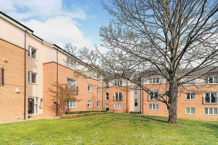 2 Bedroom Flat To Rent In Oak Tree Lane, Leeds, LS14