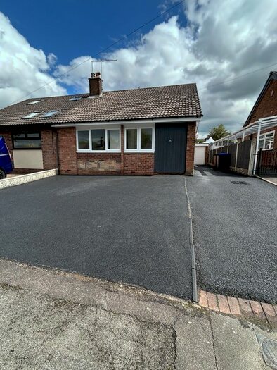 3 Bedroom Bungalow To Rent In East Bank Ride, Forsbrook, Stoke-On-Trent, ST11