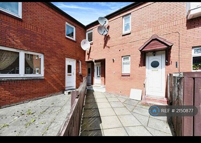 2 Bedroom Flat To Rent In Claythorn Court, Glasgow, G40