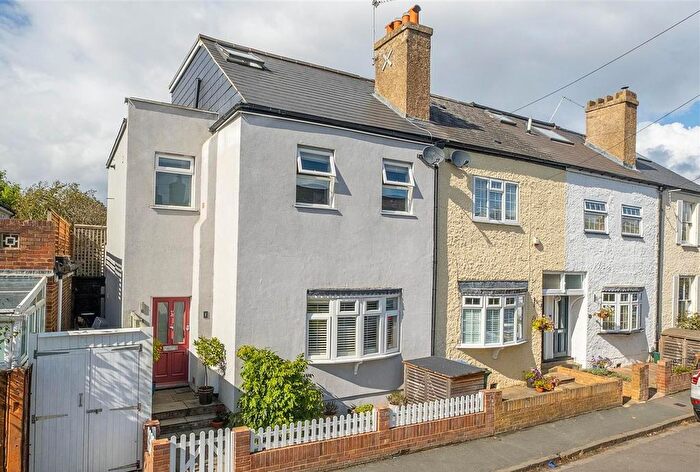 4 Bedroom End Of Terrace House For Sale In Queens Road, Thames Ditton, KT7