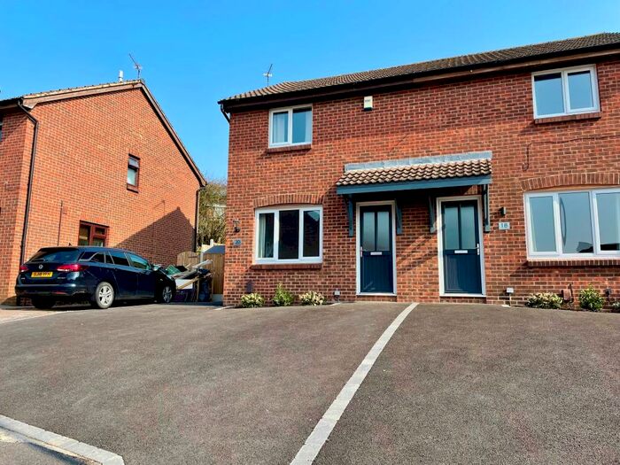 3 Bedroom Semi-Detached House To Rent In Grassthorpe Close, Oakwood, DE21