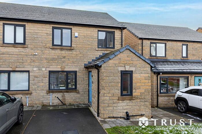 3 Bedroom Semi-Detached House For Sale In Delf Hill Close, Low Moor, BD12