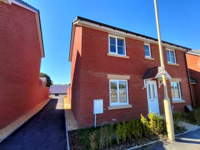 3 Bedroom Detached House To Rent In Rudloe Drive, Quedgeley, Gloucester, GL2