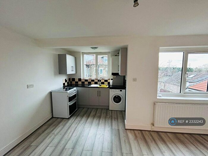1 Bedroom Flat To Rent In Goresbrook Road, Dagenham, RM9