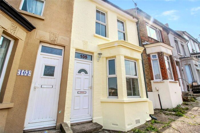 2 Bedroom Terraced House To Rent In Magpie Hall Road, Chatham, Kent ME4