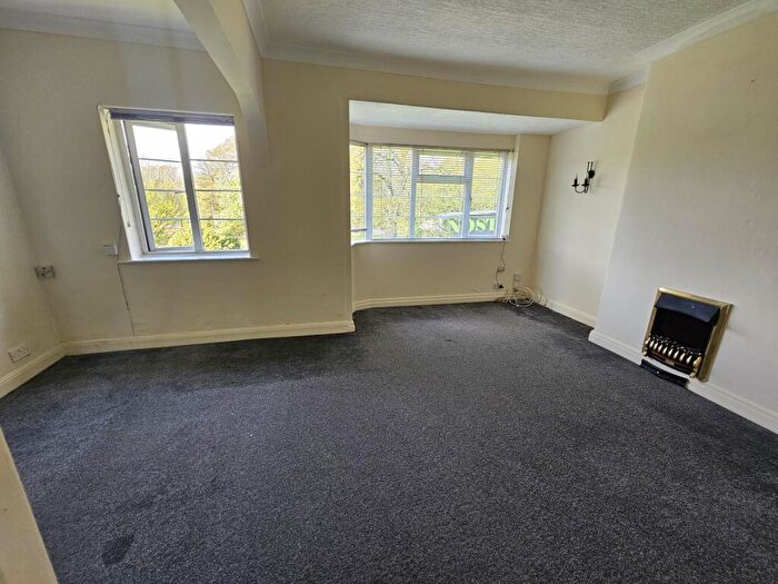 2 Bedroom House To Rent In Sandringham Way, Leeds, LS17