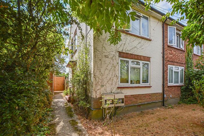 1 Bedroom Maisonette For Sale In Hawthorn Avenue, Brentwood, CM13