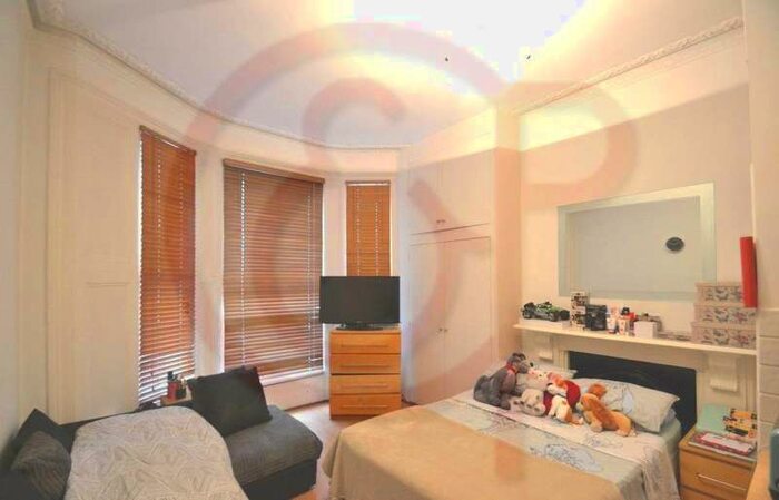 Flat To Rent In Ladbroke Grove, London, W10